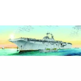 HobbyBoss 83404 USS Kearsarge LHD-3 Hajó makett (1/700)