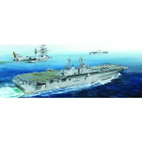 HobbyBoss 83405 USS Boxer LHD-4 Hajó makett (1/700)