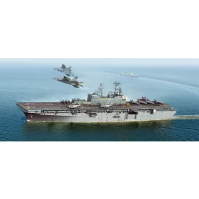 HobbyBoss 83408 USS Iwo Jima LHD-7 Hajó makett (1/700)