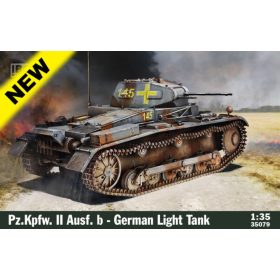   IBG Models 35079 Pz.Kpfw. II Ausf.b German Light Tank (1/35) harckocsi makett