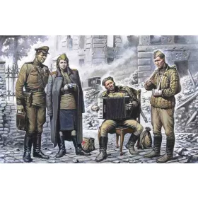 ICM 35541 Sowjetische Soldaten bei der Pause Mai 1945 (1/35)