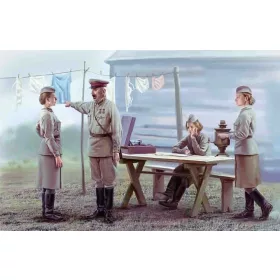 ICM 35621 Soviet Military Servicewomen 1939-1942 (1/35)
