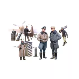   ICM 48086 WWII German Luftwaffe Pilots and Ground Personnel in Winter Uniform (1/48)