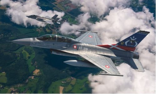 KINETIC 48159 F-16B Royal Danish Air Force Viper repülőgép makett 1/48