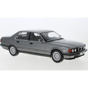  MCG 18161 BMW 740i (E32) 7er/7 Series 1992, metél színben - szürke (238365) (1:18)