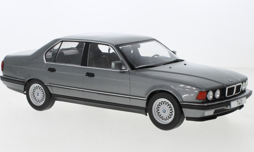 MCG 18161 BMW 740i (E32) 7er/7 Series 1992, metél színben - szürke (238365) (1:18)