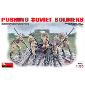   MiniArt 35137 Pushing Soviet Soldiers (1/35) Katonai figura makett
