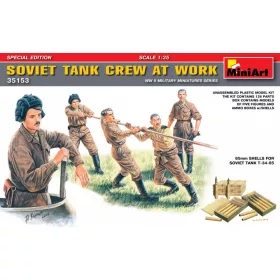   MiniArt 35153 Soviet Tank Crew at Work Special Edition (1/35) Katonai figura makett