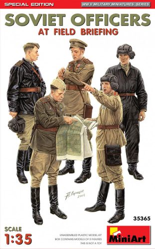 MiniArt 35365 Soviet Officers At Field Briefing. Special Edition (1/35) Katonai figura makett