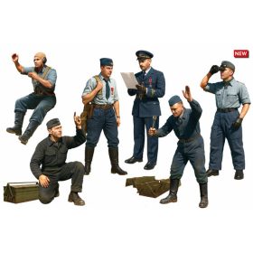   MiniArt 49024 German & Romanian Pilots w/ Ground Staff (1/48) figura makett