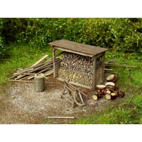   Model Scene 98516 Woodshed with tools 1:87 (kit) - Fedett tűzifatároló, szerszámokkal (H0) - építőkészlet
