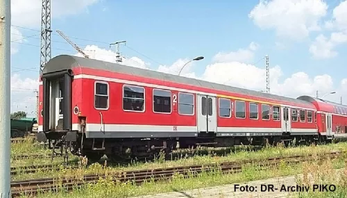 Piko 28009 Személykocsi, négytengelyes Halberstadt típus, 1./2. osztály, közlekedésvörös, DB-AG (E5) (H0)