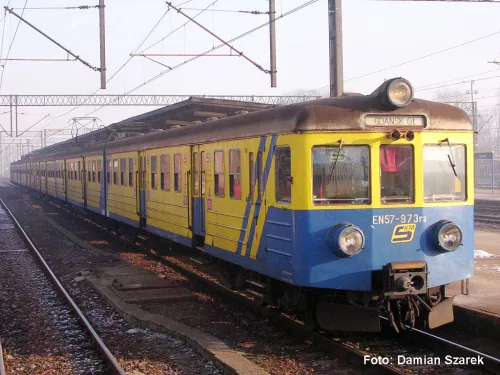Piko 51467 Villamos motorvonat EN 57, 3-részes, PKP SKM (E5) (H0) - Sound