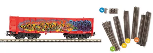 Piko 55380 Ágyazatos A-Gleis sínkészlet: B (H0) - graffitis négytengelyes nyitott teherkocsival