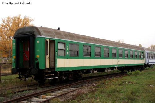 Piko 97186 Személykocsi, négytengelyes 111A típus, 2. osztály, PKP IC (E6) (H0)