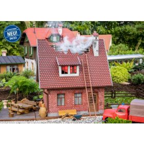 Pola 331091 Klinkertéglás kigyulladt családi ház (G)