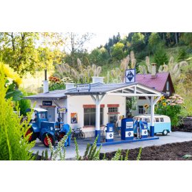 Pola 331831 Benzinkút autószerelő műhellyel (G)