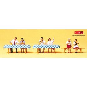 Preiser 10448 A kerthelyiségben (H0)