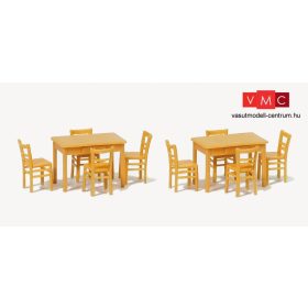 Preiser 17218 2 asztal, 8 szék, natúrfa színben (H0)