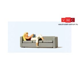 Preiser 28179 Olvasás a szófán (H0)