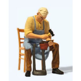 Preiser 45529 Cipész, suszter munka közben (G)