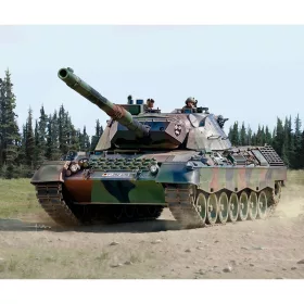Revell 3320 Leopard 1A5 1/35 (3320) harckocsi makett