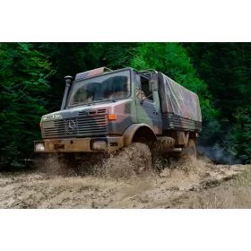   Revell 3337 Unimog 2T milgl 1/35 (03337) katonai jármű makett