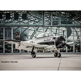   Revell 5635 Gift-Set: T-28B Trojan: Flying Bulls 25th Anniv. 1/48 (05635) repülőgép makett
