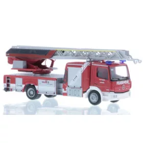   Rietze 71651 Mercedes-Benz Atego Magirus DLK 32 2019 létrás tűzoltóautó, Feuerwehr Grafing (252677) (H0)