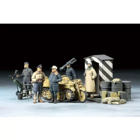   Tamiya German Luftwaffe Crew (Winter) w/ Kettenkraftrad 1/48 (300032412) katonai makett