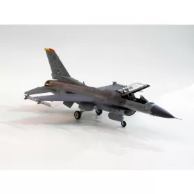   Tamiya Lockheed Martin F-16CJ (Block 50) Fighting Falcon 1/72 (300060786) repülőgép makett