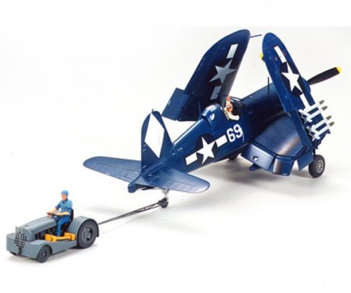 Tamiya Vought F4U-1D Corsair with Moto-Tug 1/48 (300061085) repülőgép makett