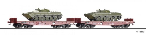 Tillig 70058 Pőrekocsi-pár, négytengelyes Rmms 3960, 2 db BMP-1 katonai járművel - NVA, DR