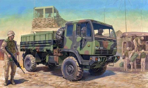 Trumpeter 01004 M1078 LMTV Standard Cargo Truck (1/35)