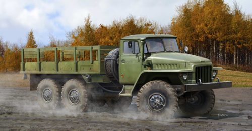Trumpeter 01027 Russian URAL-375D 1/35 katonai teherautó makett
