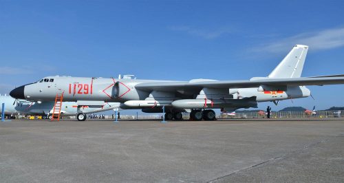 Trumpeter 03930 Xian H-6K Stratedgic Bomber (1/144)