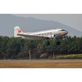 Trumpeter 05813 DC-3 (1/48)