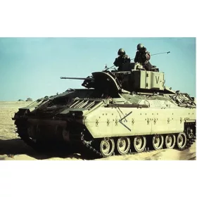 Trumpeter 07295 M2A0 Bradley Fighting Vehicle (1/72)