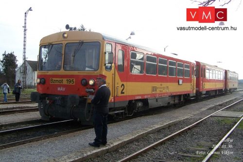 VMC 50001 Dízel motorvonat remot Bzmot, pótkocsival, sárga/piros festés, Roco alap, MÁV (H