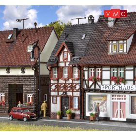   Vollmer 3673 Városi emeletes favázas sorház, Bahnhofstrasse 17 (H0)