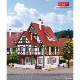   Vollmer 7737 Favázas emeletes ház - Borozó, LED világítás és belső berendezéssel (N)