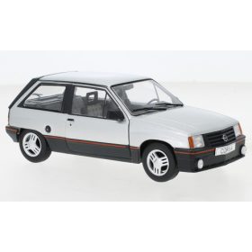   WhiteBox 257804 Opel Corsa A SR ezüst, 1985 (1:24) (WB124136-O)