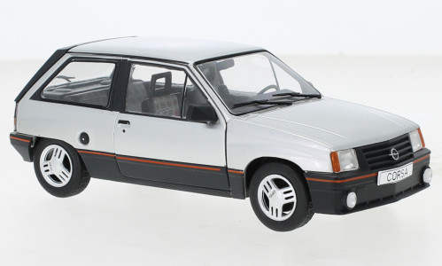 WhiteBox 257804 Opel Corsa A SR ezüst, 1985 (1:24) (WB124136-O)